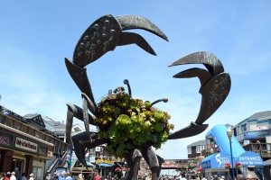 Crab sculpture at the entrance to Pier 39